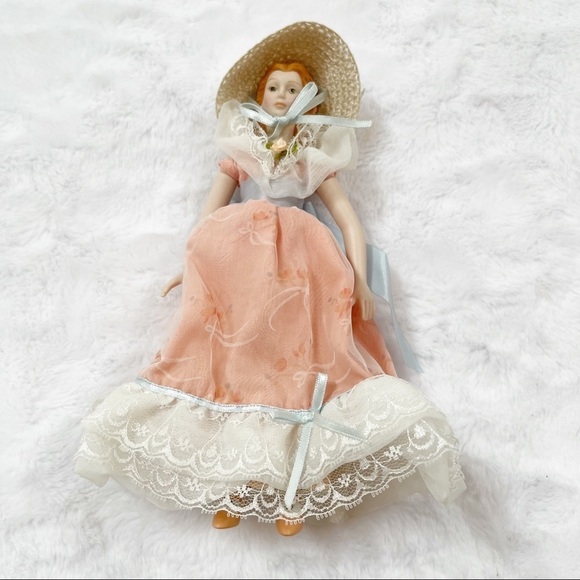 Avon Porcelain Doll Vintage 1980s - Picture 2 of 7